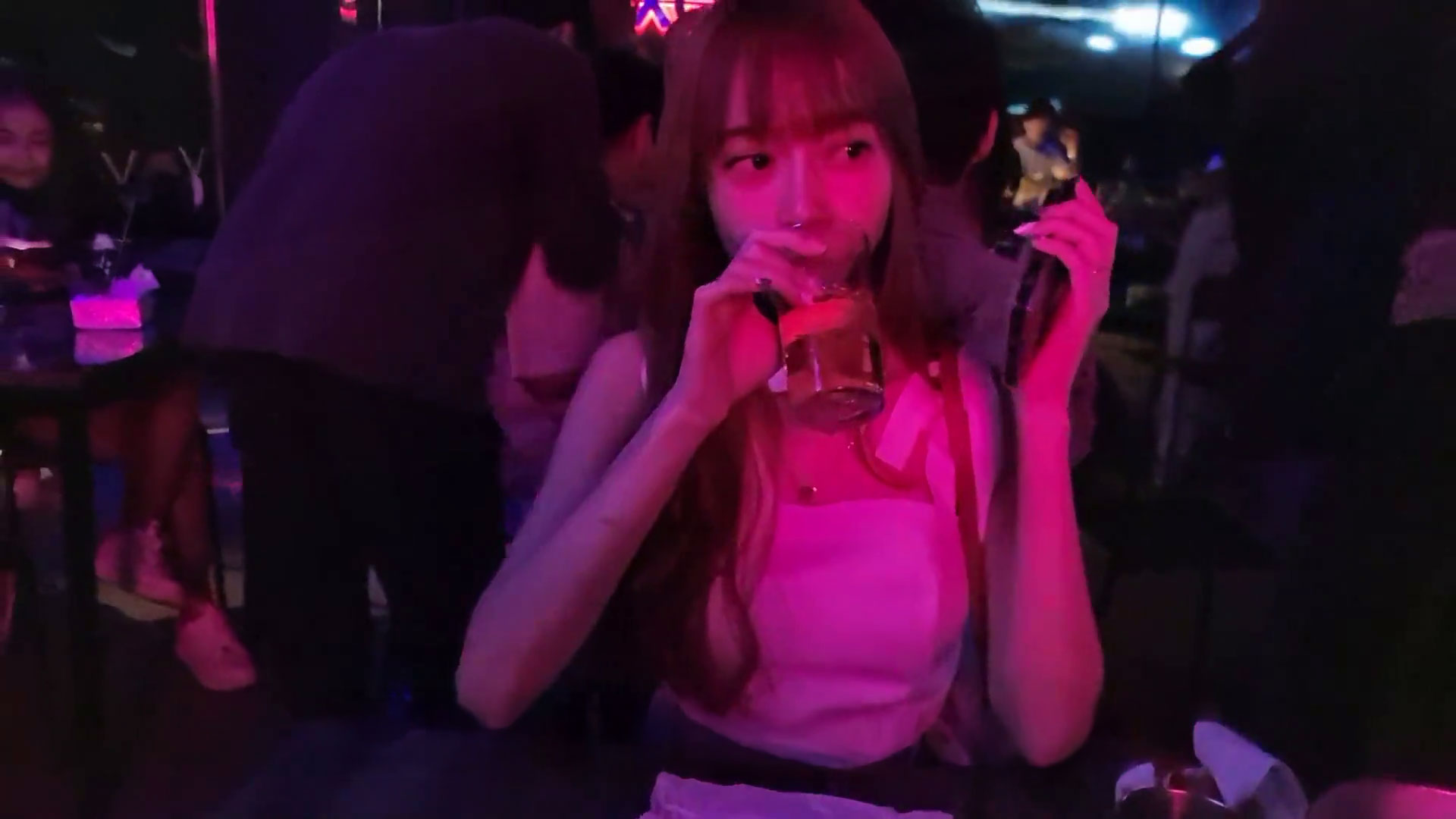 imimmaim &#8211; พาสาวไปเที่ยวคลับพร้อมกินตับในห้องน้ำ