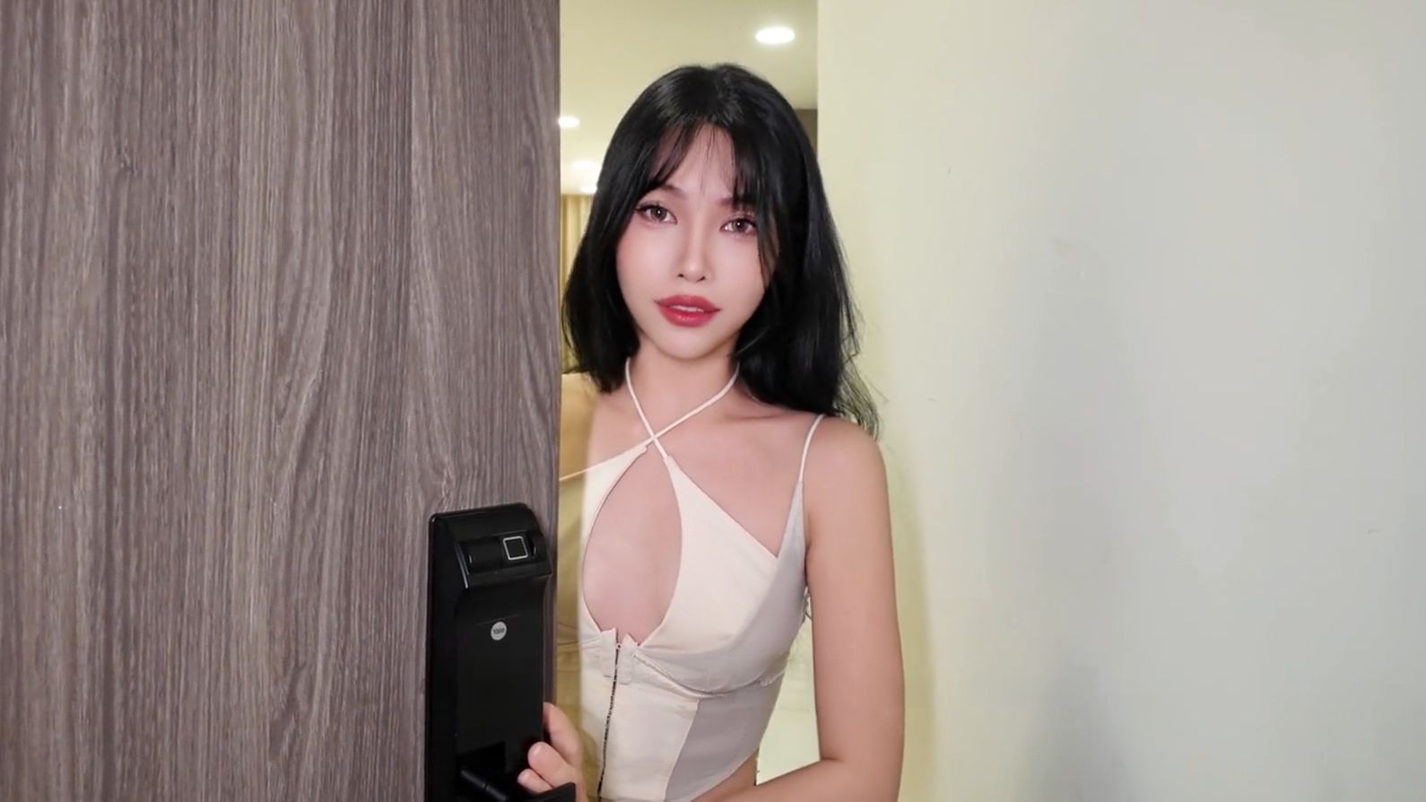 Miuzxc อมมิดคอค่าห้องขอเดือนหน้า